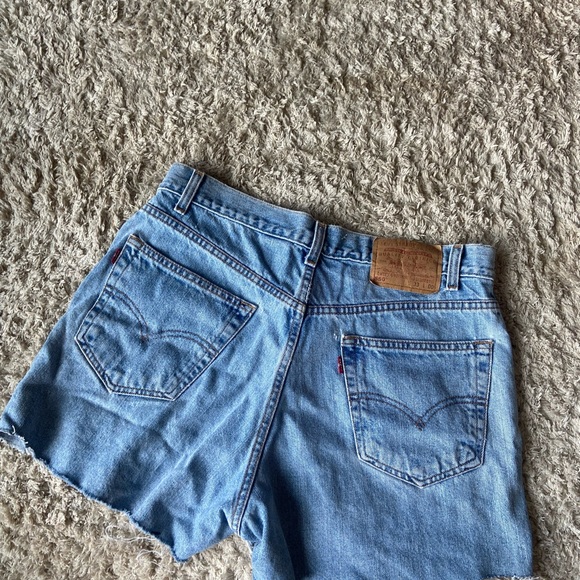 Vintage Levi’s Shorts - Picture 2 of 3
